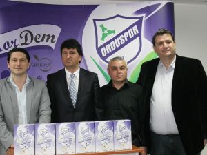 Orduspor’un ‘mor Dem’ Çayı Piyasada
