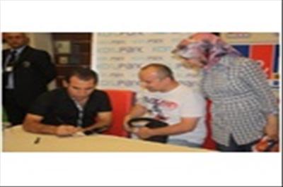 Ferhat Göceri sevgilisi yalnız bırakmadı