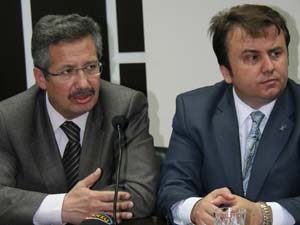 Vesayet yıkıldı, devrim niteliğinde siyasi reformlar gerçekleşti