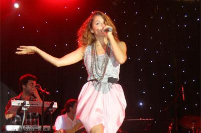 Ferhat Göçer ve Atiye hayranlarını coşturdu