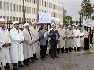 Kktcde İmam Ve Müezzinlerden Başbakanlık Önünde Cübbeli Eylem