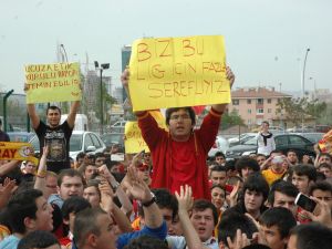 Ankarada Galatasaray Taraftarlardan Tffye Protesto