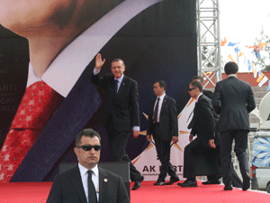 Kahramanmaraş Başbakan Erdoğan’ı bağrına bastı