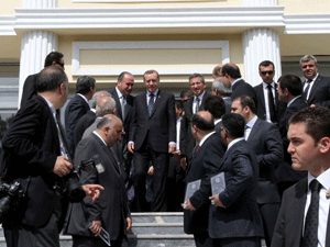 Başbakandan İş Adamlarına Plaket