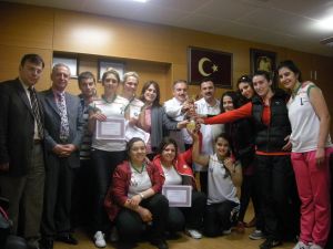 Özel Yıldızlıgüven Hastanesi Hemşireleri Voleybolda Şampiyon