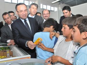 Başbakan Yardımcısı Bozdağ, Konteynır Kentte