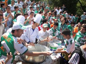 Bursaspor Taraftarlarından Tffye Cacıklı Protesto