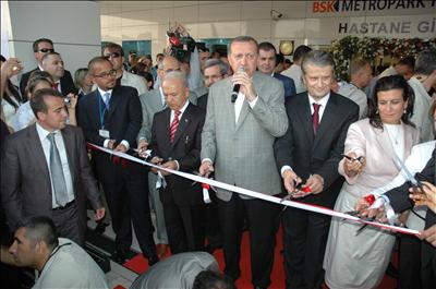 Başbakan Adanada hastane açtı 