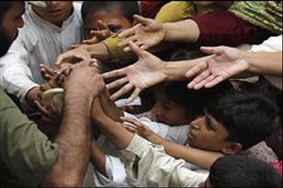 Pakistanda milyonlar yardım bekliyor