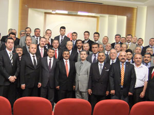 MHP Teşkilatı Türkeş’in mezarını ziyaret etti