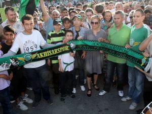Şampiyon Akhisarspor’un Taraftar Grubu Akigolar Akhisar’a Geldi