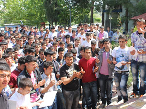 Askerler törenle uğurlandı