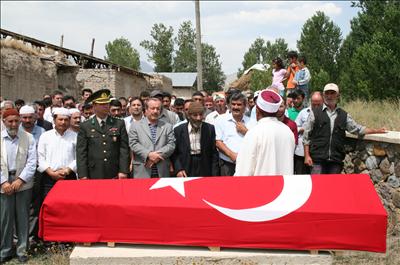 Şehit er Köseoğlu toprağa verildi 