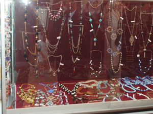 HEM’den Takı,Tasarım ,  Alüminyum ve Bakır folyo sergisi