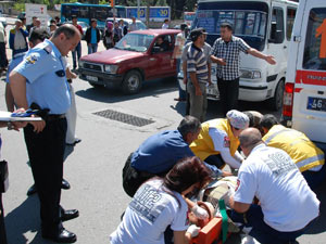 Yolcu Minibüsü Yayaya Çarptı