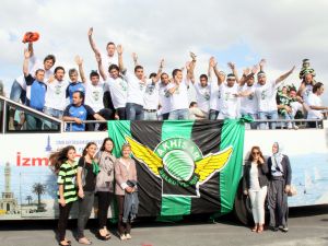 Şampiyon Akhisar Belediyespor Kupasına Kavuştu