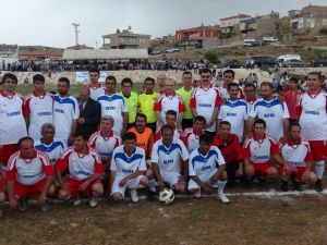 Maliye Bakanı Şimşek, Süryani Vatandaşlarla Futbol Oynadı