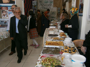 Yetimlere yardım amaçlı kermes açıldı