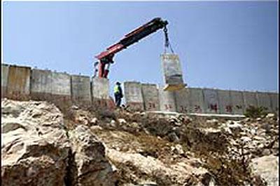 İsrail Gilodaki duvarı yıkıyor