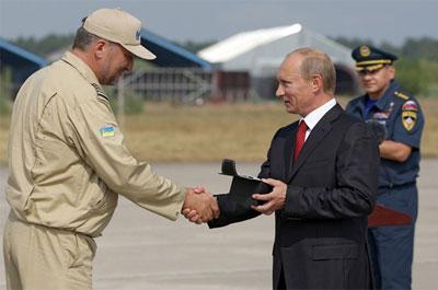 Putin, pilotları ödüllendirdi