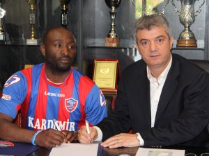 Karabükspor Kongolu Oyuncu Lua Lua İle 2 Yıllık Sözleşme İmzaladı