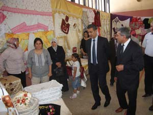 Halk Eğitim Merkezi Müdürlüğü (HEM) tarafından yıl sonu sergisi açıldı.