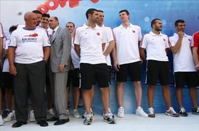 A Milliler uğurlandı