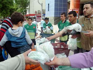 Kahramanmaraşta Somuncu Baba Sebil Ekmeği dağıtıldı