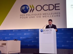 Babacan, Paris’te Gazetecilerin Sorularını Yanıtladı