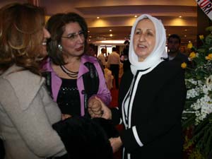 Melek İpek okul yaptırıyor