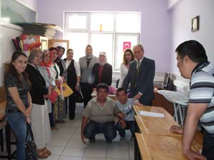 Ak Parti kadın Kolları 125.yıl İlköğretim ve İş Okulunu Ziyaret Etti