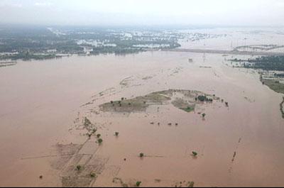 Pakistan Hindistanın yardımını kabul etti