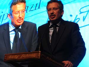 Şiir Festivalinde Şairler Geçidi