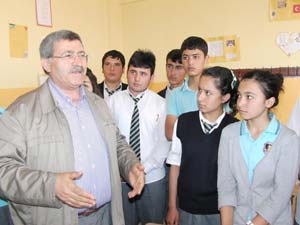 Şairlerden Okullara “Çat Kapı” Şiir Ziyareti