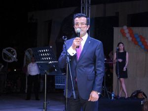 Rafet El Roman, Gençlik Şöleninde Sahne Aldı