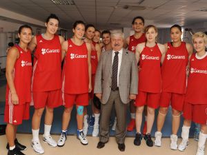 Akaydından Milli Basketbolculara Moral Ziyareti