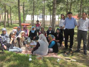 Kuran kursu öğrencilerine veda yemeği     