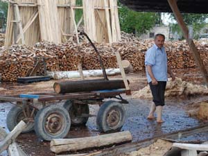 Tarladan Taşan Su İş Yerlerini Bastı