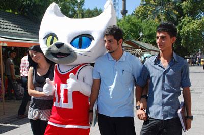 Maskot Bascat vatandaşlarla buluştu 