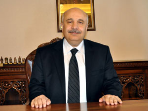 Rektör basının karşısına çıkamadı mı?