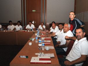 Uefa Pro Lisans Kursu Antalyada Devam Ediyor