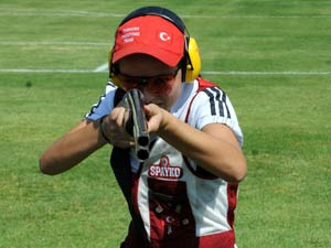 Trapın Altın Kızı Oldu