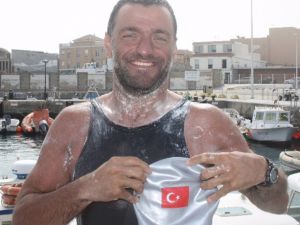 Cebel-i Tarık Boğazını Yüzerek Geçen İlk Türk Oldu