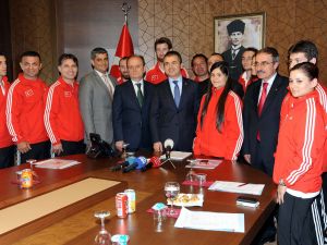 Uzakdoğu Sporu Sokağa İniyor