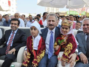 Bakan Çağlayandan Alçılı Kola Hatıra İmzası