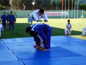 Adıyaman’da Mahalli Ligler Malzeme Dağıtımı Yapıldı
