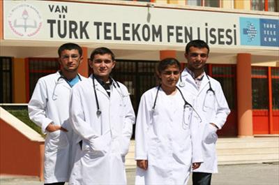 Türk Telekom okulları mezunları üniversite yolcusu 