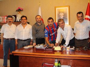 Karabükspor, Ahmet İlhan Özek İle 3 Yıllık Sözleşme İmzaladı
