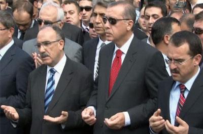 Erdoğan, Hasan Doğanın kabrini ziyaret etti