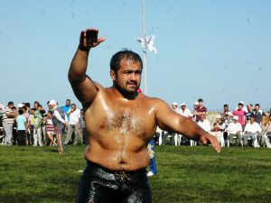 Tekirdağ Hüseyin Pehlivan Güreşleri’nin Başpehlivanı Yeşil Yeşil Oldu